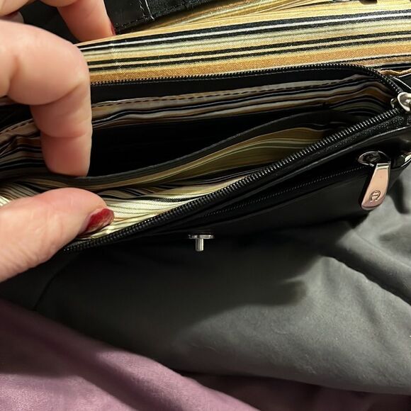 Vintage Etienne Aigner Wallet - Picture 5 of 7